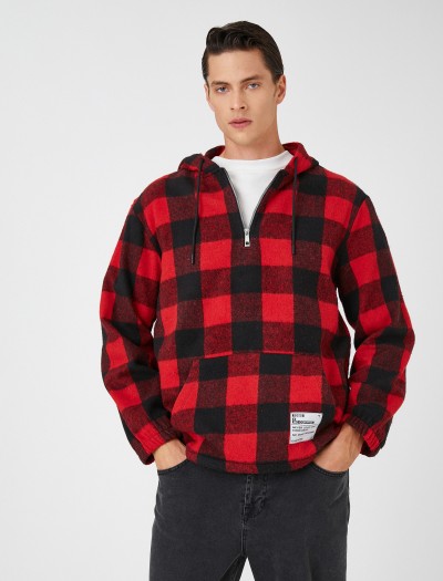 Koton Erkek Ekoseli Kapşonlu Sweatshirt Etiket Baskılı Cep Detaylı Yarım Fermuarlı