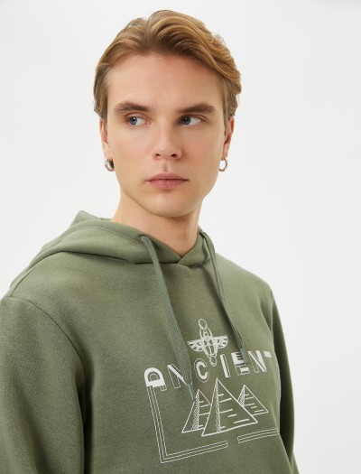 Koton Erkek Arkası Baskılı Hoodie Mitoloji Temalı Kanguru Cep Detaylı