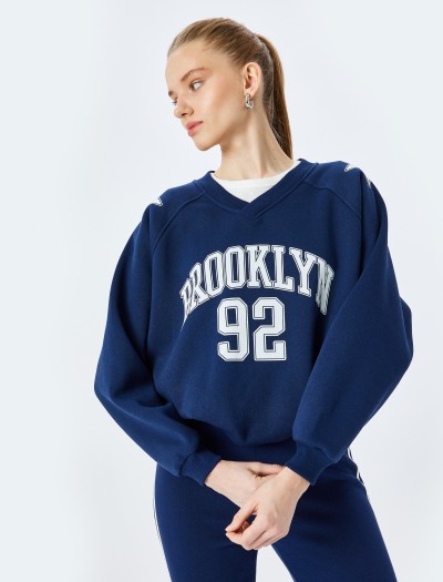 Koton Kadın Kolej Baskılı Uzun Kollu Oversize V Yaka Sweatshirt