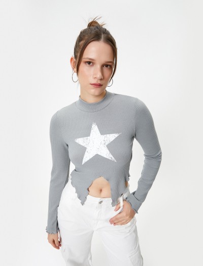 Koton Kadın Dik Yaka Crop T-shirt Asimetrik Kesim Uzun Kollu Yıldız Baskı Detaylı Ribanalı